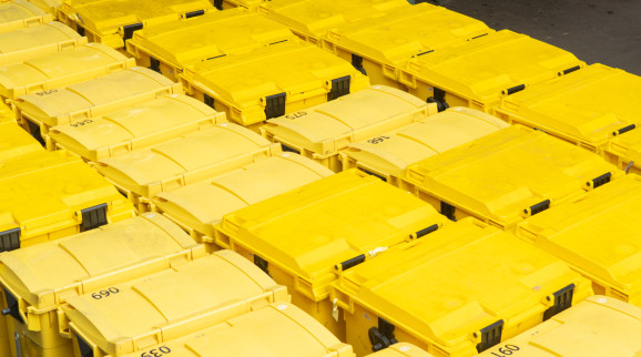 Agrupación de contenedores amarillos en el centro DASRI © Séché Environnement