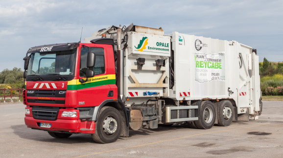 Camión de Opale Environnement para la recogida de residuos de empresas. Calais (62).© Séché Environnement.