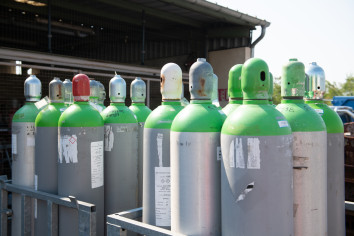 Vidange et recyclage des bouteilles de gaz usagées. Trédi Saint-Vulbas (01). © Séché Environnement. Photo : Olivier Guerrin.