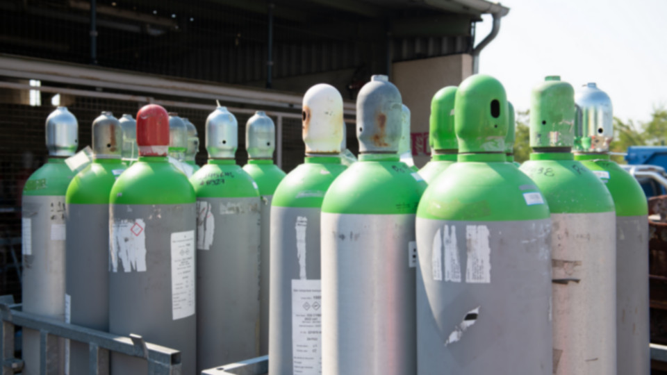 Emptying and recycling of used gas cylinders. Trédi Saint-Vulbas (01). © Séché Environnement. Photo : Olivier Guerrin.