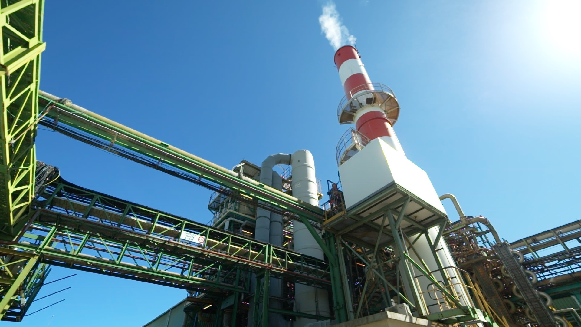 Chimenea del horno rotatorio. Unidad de valorización energética de residuos peligrosos de Trédi, St Vulbas (01). © Séché Environnement.