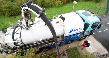 Operaciones de mantenimiento en instalaciones de tratamiento de aguas residuales. ©Séché Environnement. Foto: Agence Oblique.